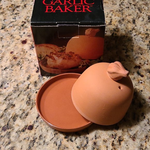 Garlic Baker - Picture 3 of 5